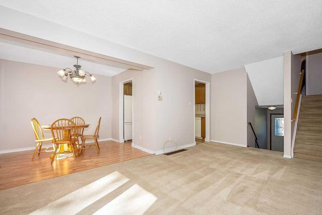 34 Scarsdale Crt, House attached with 3 bedrooms, 2 bathrooms and 2 parking in Brampton ON | Image 3
