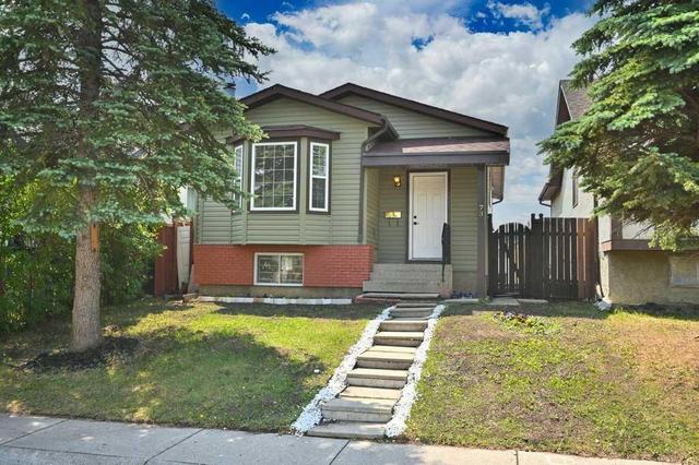 73 Taraglen Road Ne, House detached with 6 bedrooms, 2 bathrooms and 2 parking in Calgary AB | Image 2