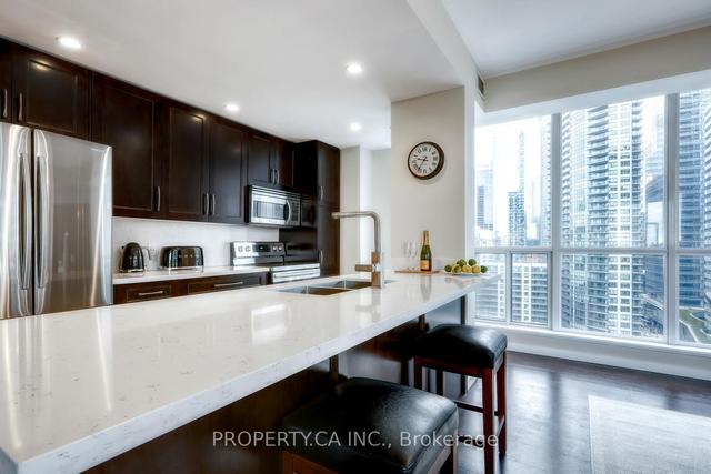 1602 - 218 Queens Quay Way, Condo with 2 bedrooms, 2 bathrooms and 1 parking in Toronto ON | Image 33