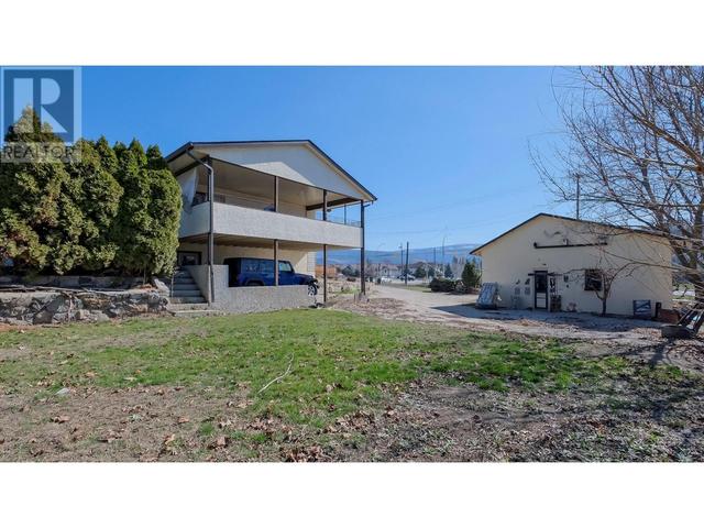 1584 Highway 33 E, House detached with 4 bedrooms, 2 bathrooms and 20 parking in Kelowna BC | Image 39
