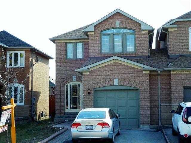 29 Fiddleneck Cres, House attached with 3 bedrooms, 4 bathrooms and 2 parking in Brampton ON | Image 1