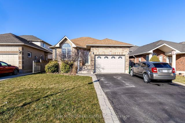34 Massena Dr, House detached with 4 bedrooms, 2 bathrooms and 5 parking in Hamilton ON | Image 1