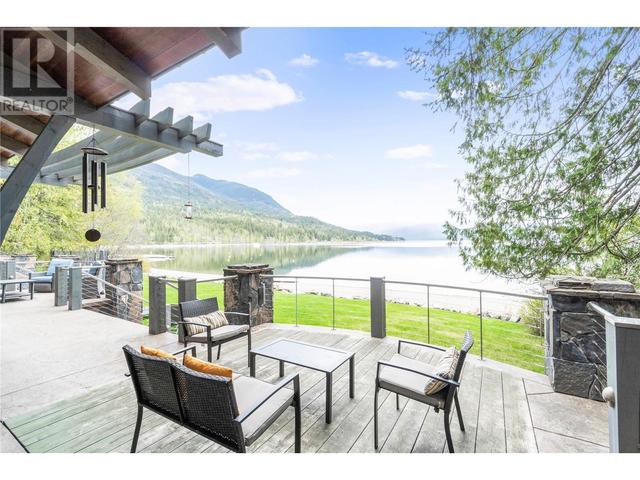 2 - 7220 Welch Road, House detached with 5 bedrooms, 2 bathrooms and 12 parking in Columbia Shuswap F BC | Image 5