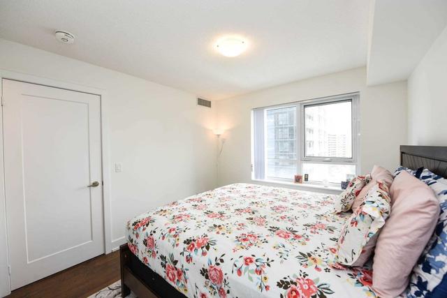 807 - 7 Mabelle Ave, Condo with 2 bedrooms, 2 bathrooms and 1 parking in Toronto ON | Image 2