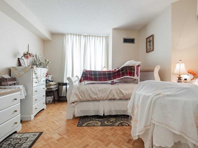 507 - 11 Thorncliffe Park Dr, Condo with 2 bedrooms, 2 bathrooms and 1 parking in Toronto ON | Image 7