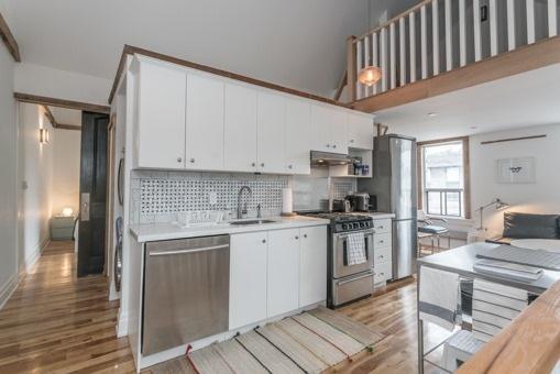 Upper - 293 Harbord St, House detached with 1 bedrooms, 1 bathrooms and null parking in Toronto ON | Image 8