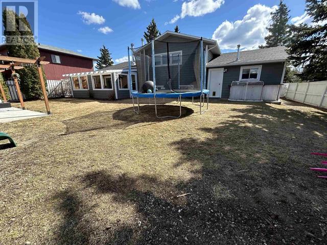 10516 113 Avenue, House detached with 4 bedrooms, 2 bathrooms and null parking in Fort St. John BC | Image 39