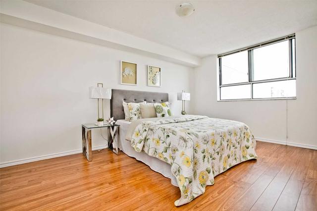 1006 - 10 Stonehill Crt, Condo with 3 bedrooms, 2 bathrooms and 1 parking in Toronto ON | Image 11