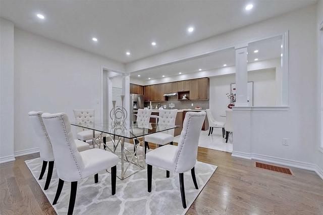 209 Kincardine St, House detached with 4 bedrooms, 4 bathrooms and 4 parking in Vaughan ON | Image 3