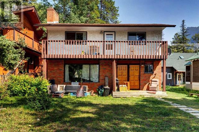 208 Otter Street, House detached with 4 bedrooms, 2 bathrooms and 2 parking in Banff AB | Image 1