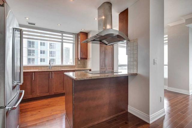 4202 - 761 Bay St, Condo with 2 bedrooms, 3 bathrooms and 2 parking in Toronto ON | Image 8