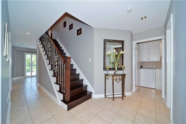 104 Ridgefield Cres, House detached with 4 bedrooms, 4 bathrooms and 4 parking in Vaughan ON | Image 2