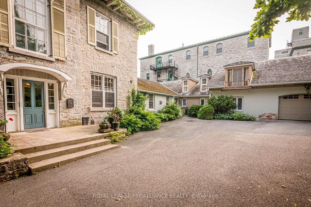 26 Centre St, House detached with 7 bedrooms, 6 bathrooms and 7 parking in Kingston ON | Image 23