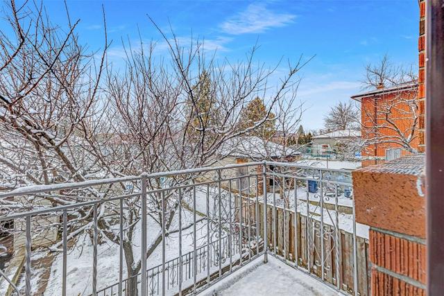 830 Danforth Rd, House semidetached with 3 bedrooms, 2 bathrooms and 5 parking in Toronto ON | Image 4