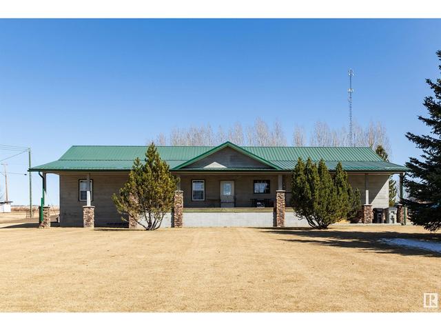 5004 52 Av, House detached with 4 bedrooms, 3 bathrooms and null parking in Westlock County AB | Image 71