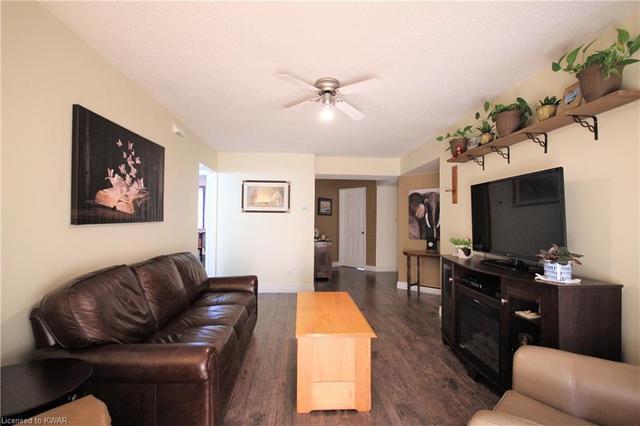 203 - 201 Dorchester Boulevard, House attached with 3 bedrooms, 2 bathrooms and 2 parking in St. Catharines ON | Image 5