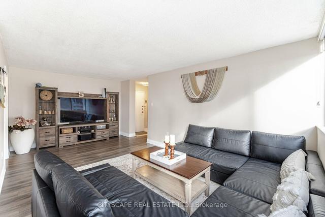 1009 - 3590 Kaneff Cres, Condo with 3 bedrooms, 2 bathrooms and 2 parking in Mississauga ON | Image 2