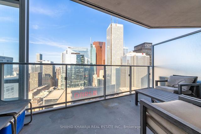 3807 - 180 University Ave, Condo with 2 bedrooms, 3 bathrooms and 1 parking in Toronto ON | Image 21