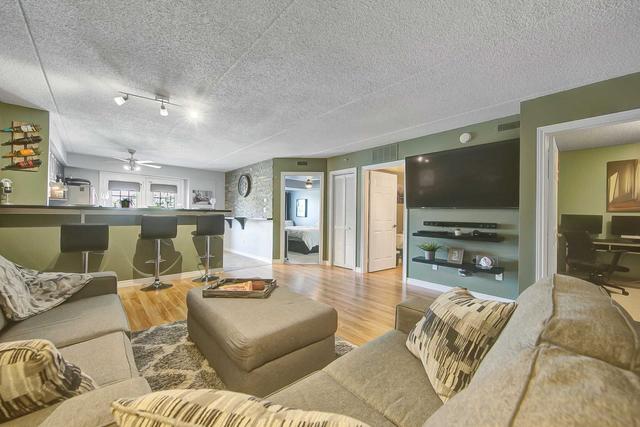 305 - 1483 Maple Ave E, Condo with 1 bedrooms, 1 bathrooms and 1 parking in Milton ON | Image 2
