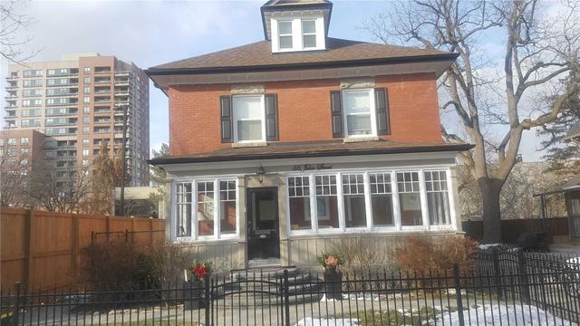 02 - 56 John St, House detached with 2 bedrooms, 1 bathrooms and 1 parking in Brampton ON | Image 1