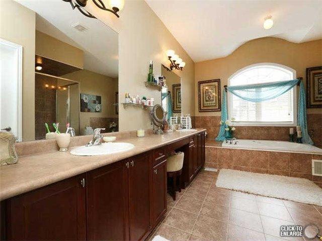 32 Adriatic Cres, House detached with 4 bedrooms, 5 bathrooms and 6 parking in Brampton ON | Image 13