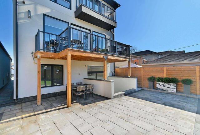 24 Derwyn Rd, House detached with 4 bedrooms, 6 bathrooms and 4 parking in Toronto ON | Image 33