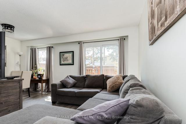 14 Collins Cres, Townhouse with 3 bedrooms, 2 bathrooms and 2 parking in Brampton ON | Image 29