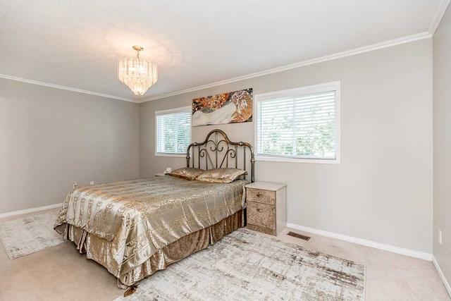 18 Twiss Dr, House detached with 3 bedrooms, 2 bathrooms and 4 parking in Barrie ON | Image 6