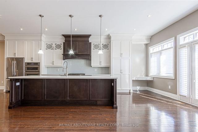 2308 Sovereign St, House semidetached with 3 bedrooms, 5 bathrooms and 4 parking in Oakville ON | Image 39
