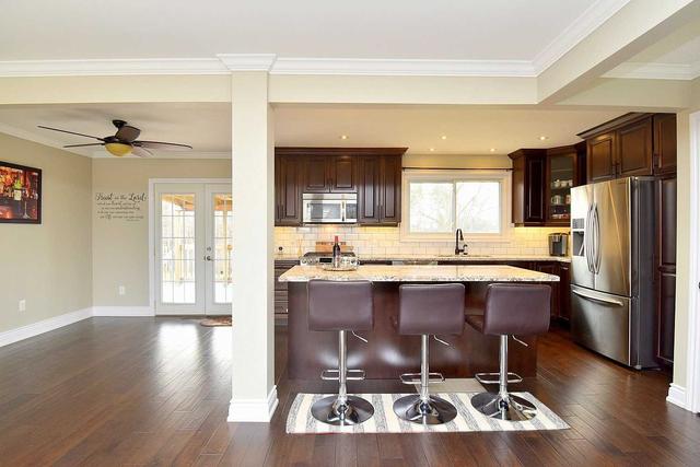 48 Valerie Crt, House detached with 3 bedrooms, 2 bathrooms and 6 parking in Cambridge ON | Image 4