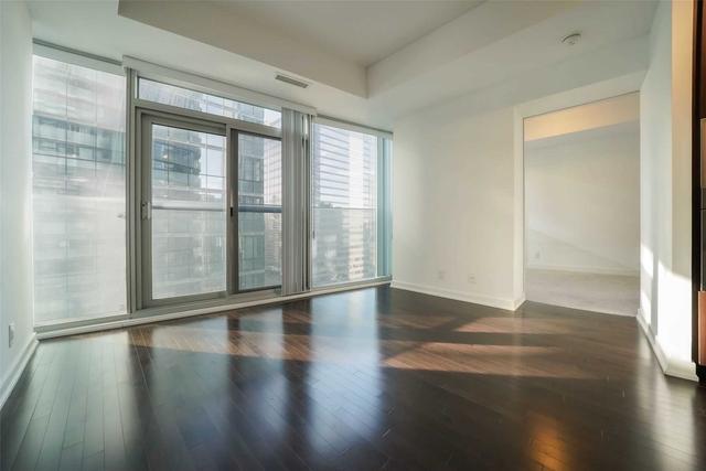 2810 - 14 York St, Condo with 1 bedrooms, 1 bathrooms and 0 parking in Toronto ON | Image 4