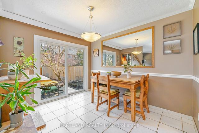 2118 Bosack Crt, House detached with 3 bedrooms, 2 bathrooms and 3 parking in Mississauga ON | Image 2