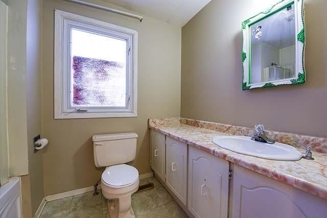 25 Mackay St, House detached with 4 bedrooms, 3 bathrooms and 4 parking in Brampton ON | Image 14