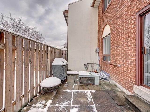 10 - 41 Mississauga Valley Blvd, Townhouse with 3 bedrooms, 3 bathrooms and 2 parking in Mississauga ON | Image 29