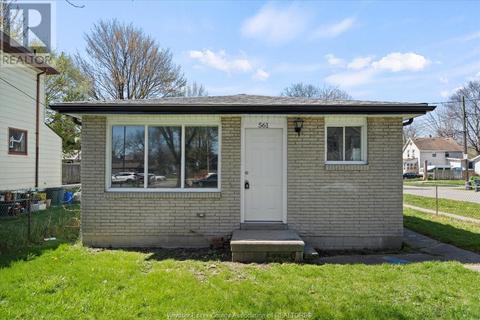 561 Chippawa Street, House detached with 3 bedrooms, 1 bathrooms and null parking in Windsor ON | Card Image