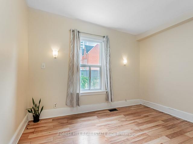 634 Wellington St W, House attached with 4 bedrooms, 2 bathrooms and 0 parking in Toronto ON | Image 2
