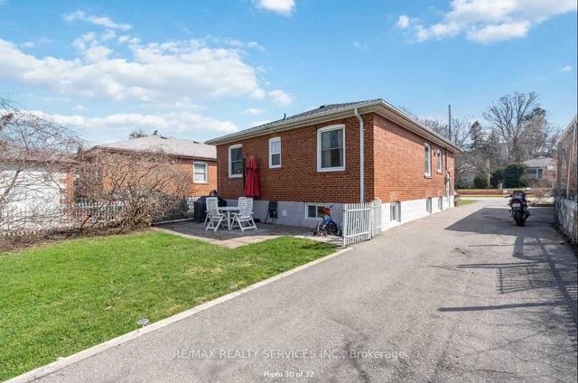 6 Bonnyview Dr, House detached with 3 bedrooms, 2 bathrooms and 5 parking in Toronto ON | Image 22