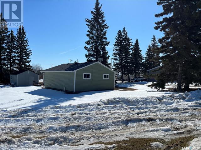 601 Main Street, House detached with 2 bedrooms, 1 bathrooms and null parking in Raymore SK | Image 2