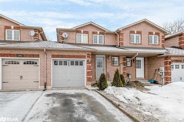 386 Dunsmore Lane, House attached with 3 bedrooms, 1 bathrooms and 3 parking in Barrie ON | Image 1