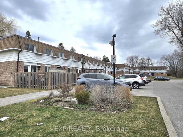 27 - 730 Cedar St, Townhouse with 3 bedrooms, 2 bathrooms and 1 parking in Oshawa ON | Image 1