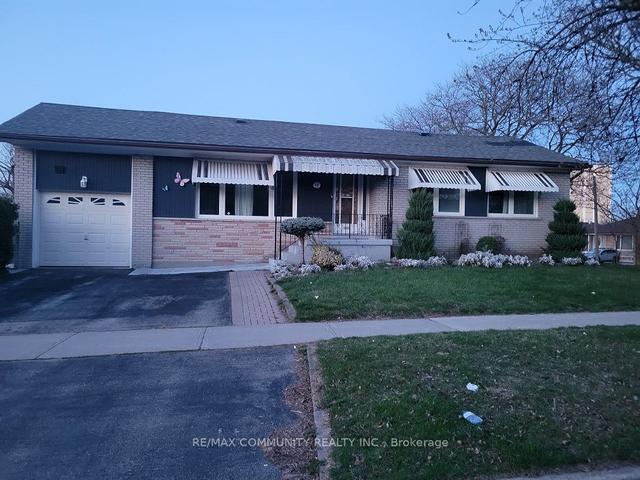 15 Sedgemount Dr, House detached with 3 bedrooms, 3 bathrooms and 3 parking in Toronto ON | Image 1