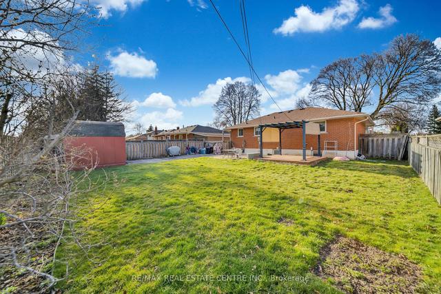 51 Vardon Ave, House detached with 3 bedrooms, 2 bathrooms and 4 parking in Cambridge ON | Image 26