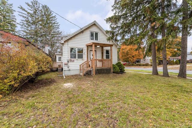 1422 Simcoe St, House detached with 3 bedrooms, 2 bathrooms and 2 parking in Oshawa ON | Image 12