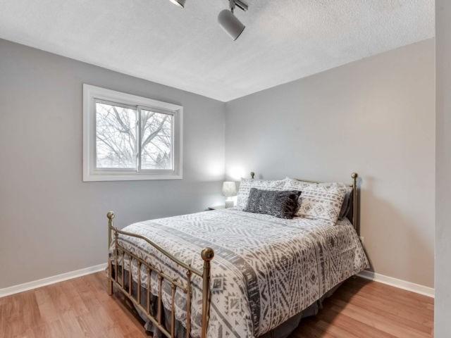 80 Courtleigh Sq, House attached with 3 bedrooms, 2 bathrooms and 2 parking in Brampton ON | Image 13