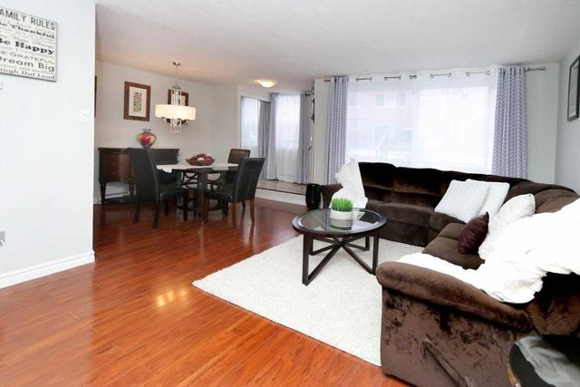 363 - 3055 Tomken Rd, Townhouse with 2 bedrooms, 1 bathrooms and 1 parking in Mississauga ON | Image 5