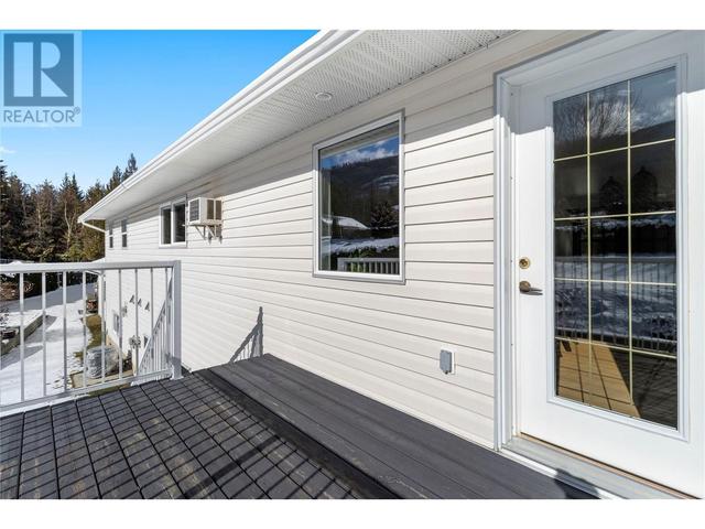 2190 Country Woods Road, House detached with 4 bedrooms, 3 bathrooms and 3 parking in Columbia Shuswap C BC | Image 68