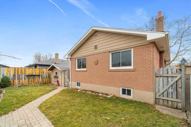 125 Prince Charles Dr, House detached with 3 bedrooms, 2 bathrooms and 5 parking in Halton Hills ON | Image 27