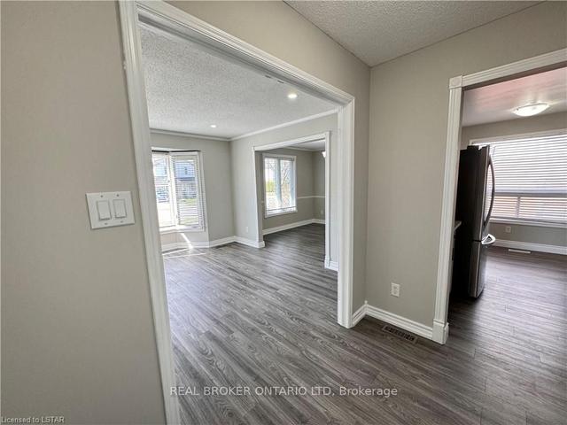 279 Conway Dr, House detached with 3 bedrooms, 1 bathrooms and 3 parking in London ON | Image 12