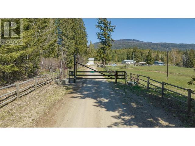 6197 Line 17 Road, House detached with 3 bedrooms, 2 bathrooms and 20 parking in Columbia Shuswap F BC | Image 78
