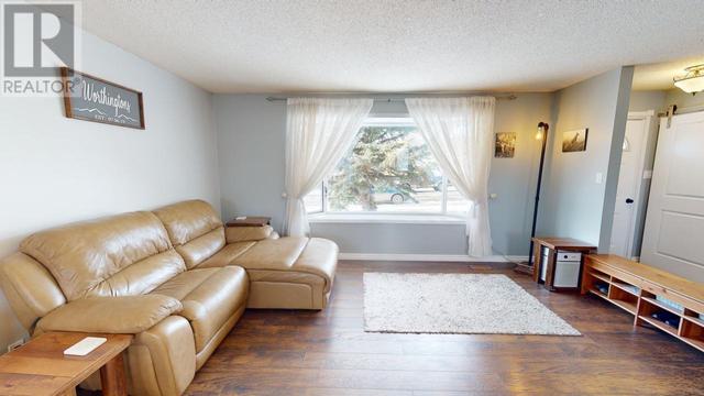 9623 98 Street, House detached with 5 bedrooms, 3 bathrooms and null parking in Taylor BC | Image 2